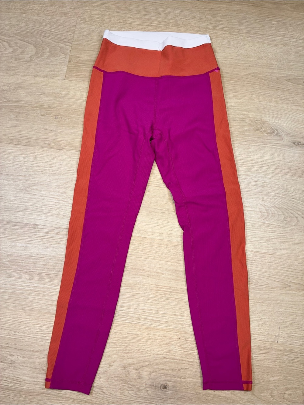 WILO The Label Magenta and Orange Colorblock Leggings